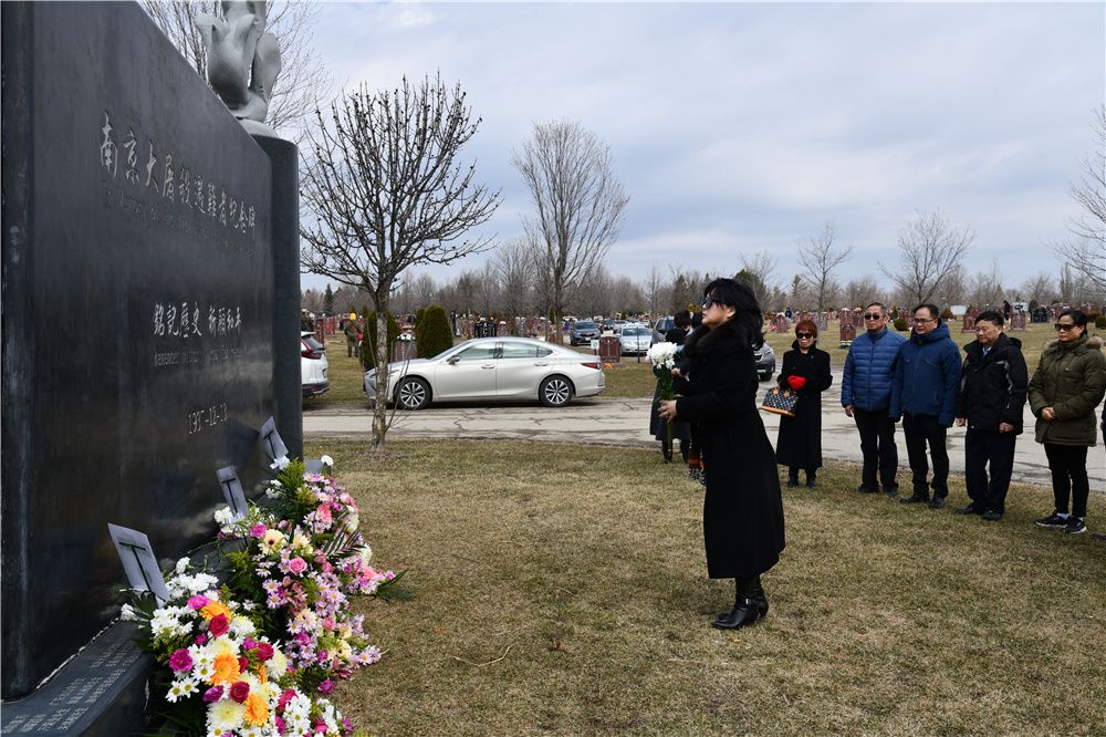 A group of people standing next to a grave

Description automatically generated with low confidence