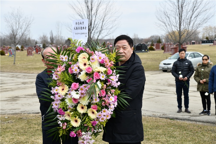 A person holding a bouquet of flowers

Description automatically generated