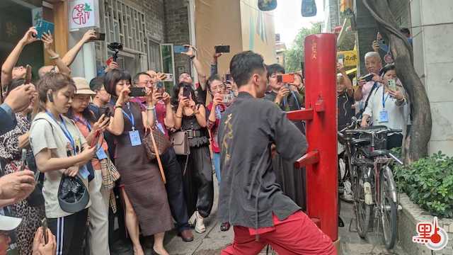 海外華媒年會｜非遺傳承人展演紅船木人樁　華媒高層現場體驗大呼過癮