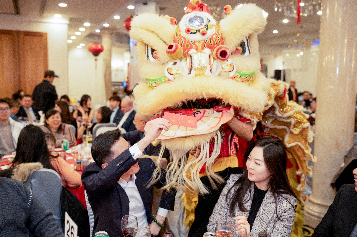 A group of people in a room with a lion dance

AI-generated content may be incorrect.